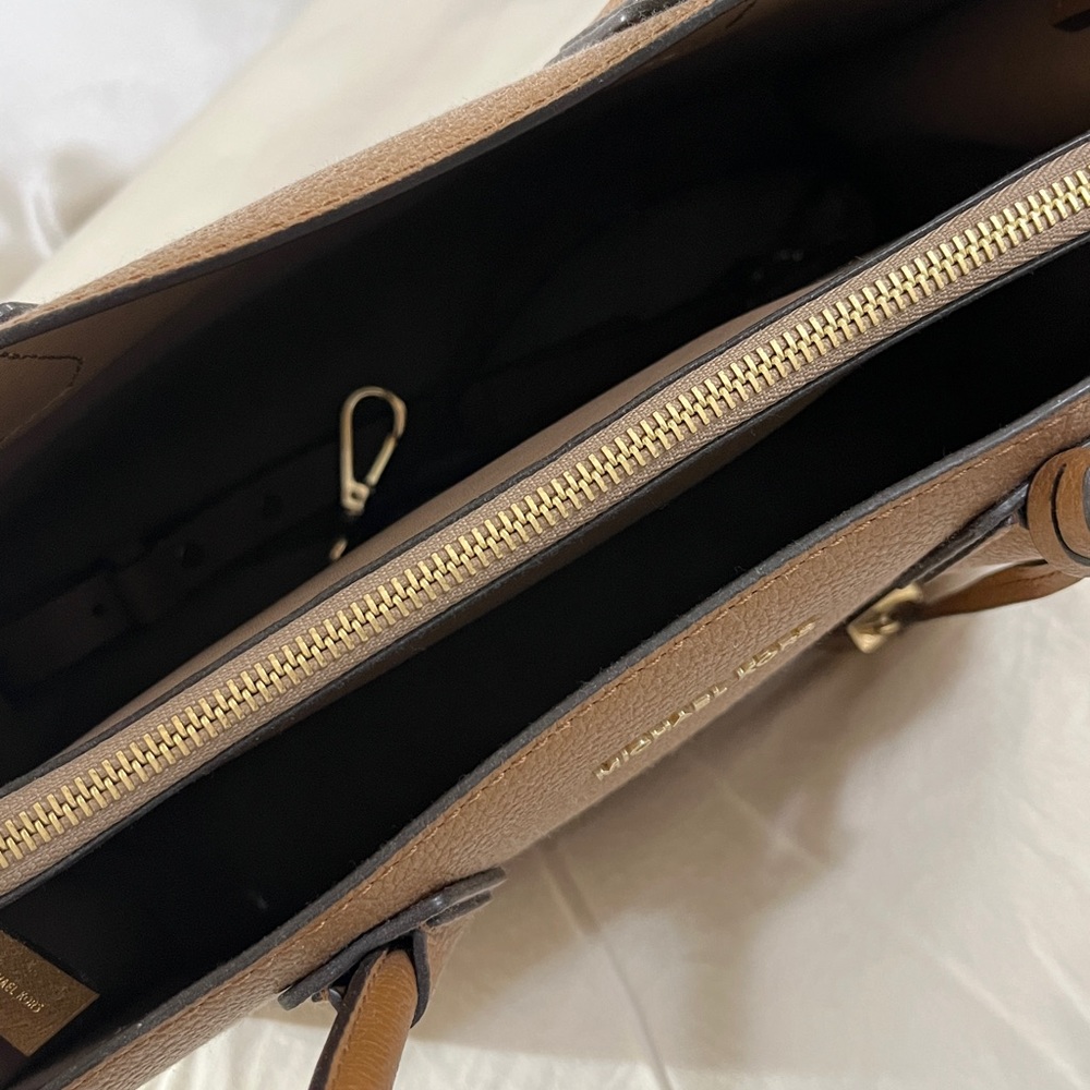 Michael Kors Purse - Picture 3 of 4